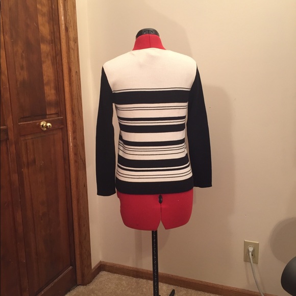 Liz Claiborne sport black and white sweater shirt, size SP, - Picture 2 of 3